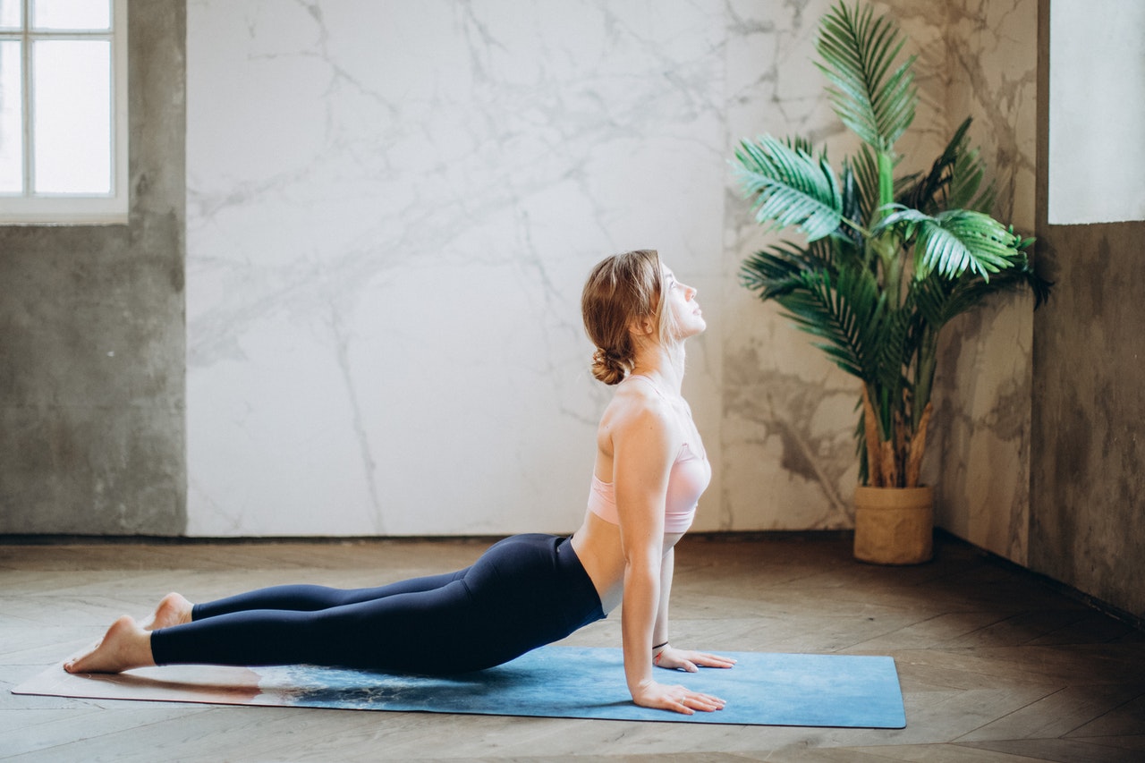 Lee más sobre el artículo Día Internacional del Yoga: Cómo su práctica ayuda a lograr el bienestar y trabajar más enfocados